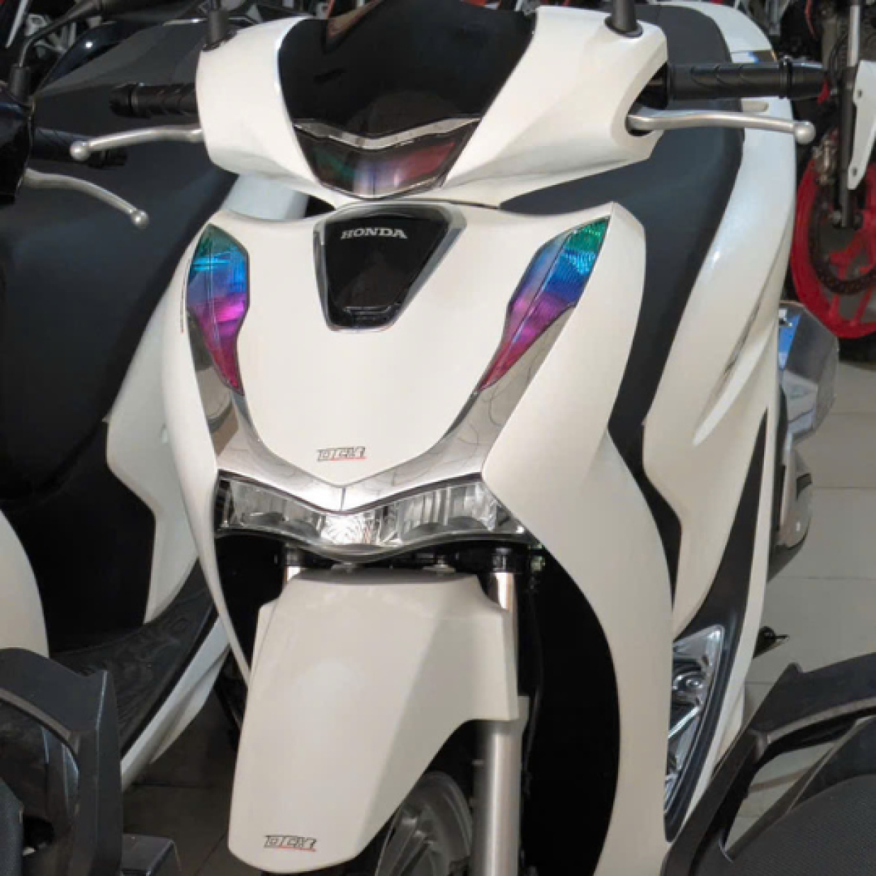 Honda SH 125i Trắng Ngọc Trai 